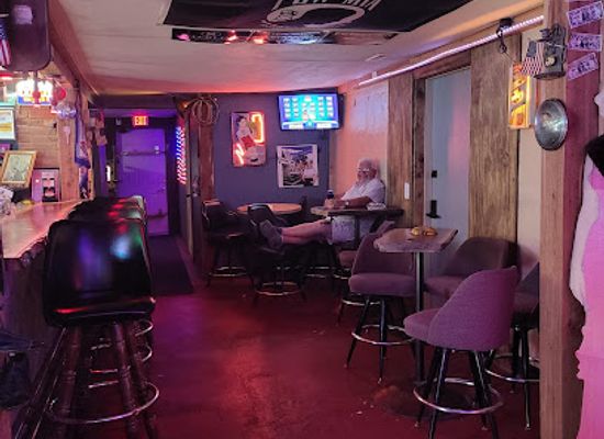 missouri/poplar-bluff/bar/bears-lodge-47-the-white-house