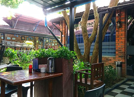 myanmar-burma/tanintharyi-region/bar/royal-mahasan-bar-restaurant