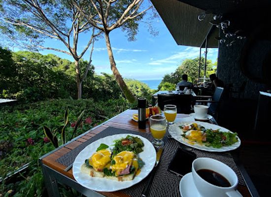 costa-rica/manuel-antonio-national-park/bar/makanda-pool-lounge