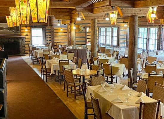 montana/glacier-national-park/bar/russell-s-fireside-dining-room