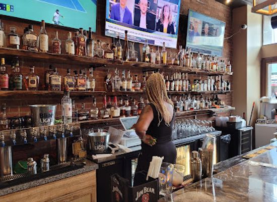 ohio/akron/downtown-akron/bar/perfect-pour-akron