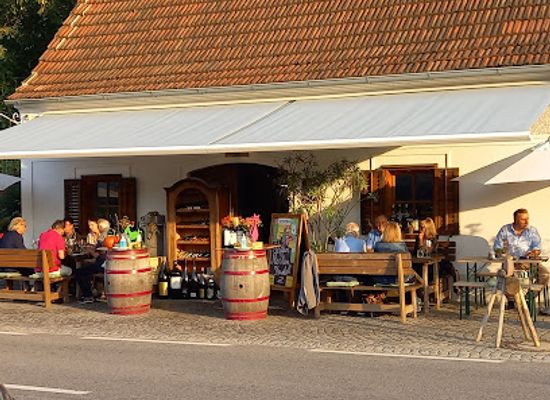 austria/wachau/bar/pulker-s-heuriger