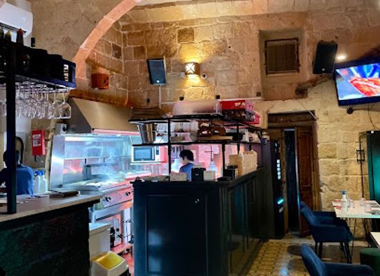 malta/dingli-cliffs/bar/ferdinand-s-bar-burger