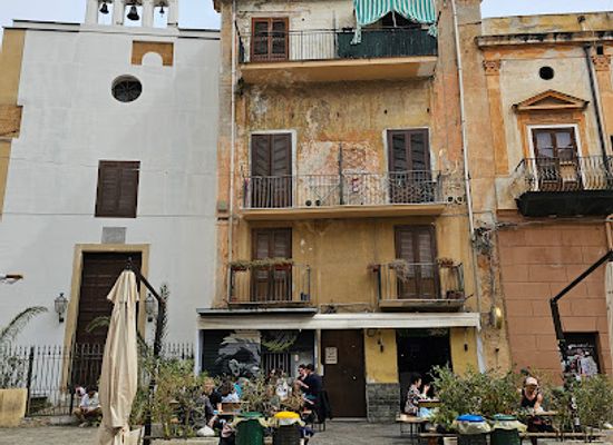 italy/palermo/kalsa/bar/monkey-pub