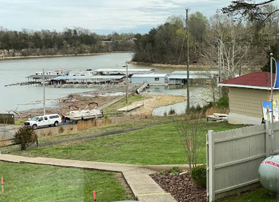 kentucky/mississippi-plateau/bar/buoys-at-the-lodge