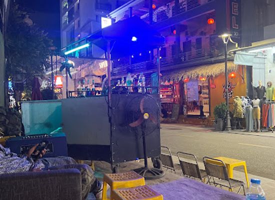 vietnam/hue/phu-hoi/bar/street-bar-whatever-you-1