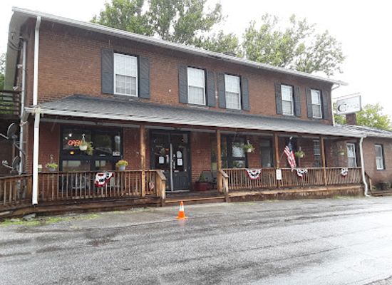 virginia/roanoke-valley/bar/family-tree-t-s-cafe