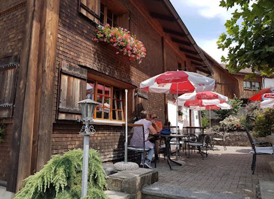 liechtenstein/alp-pradamee-trail/bar/wirtschaft-zum-lowen
