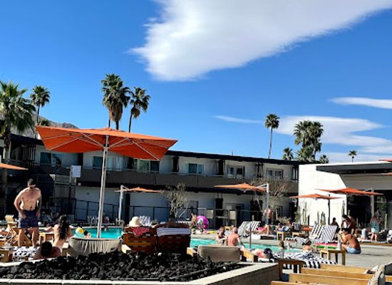 california/palm-springs/tahquitz-river-estates/bar/elixir-pool-bar-grill