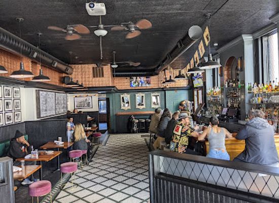 kentucky/lexington/university-of-kentucky/bar/the-jockey-bar