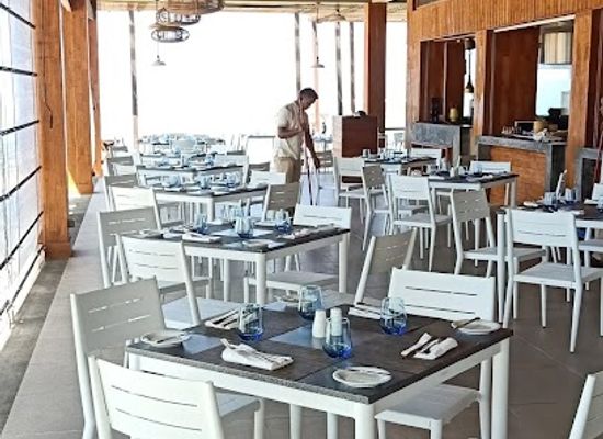 mauritius/bel-ombre/bar/edge-water
