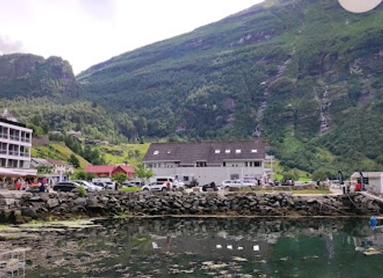 norway/geirangerfjord/bar/geiranger-brygge