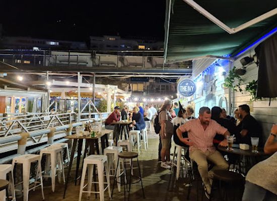 gibraltar/queensway-quay-marina/bar/ivy-sports-bar-american-grill