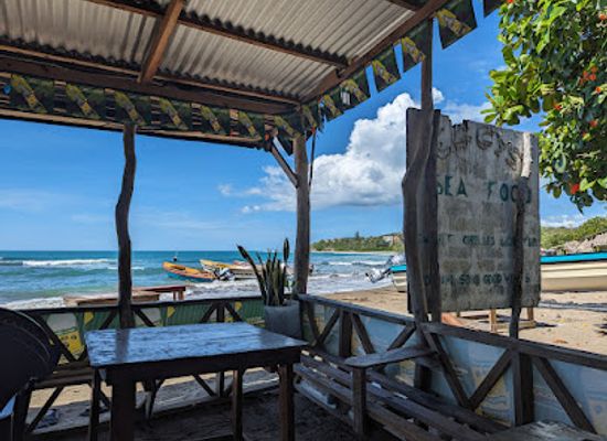 jamaica/treasure-beach-area/bar/eggy-s-bar