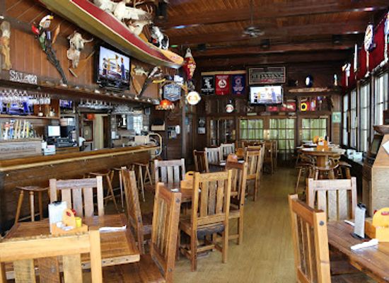 illinois/starved-rock-state-park/bar/the-back-door-lounge