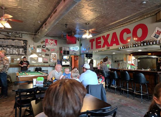 kansas/red-hills/bar/red-ball-bar-grill