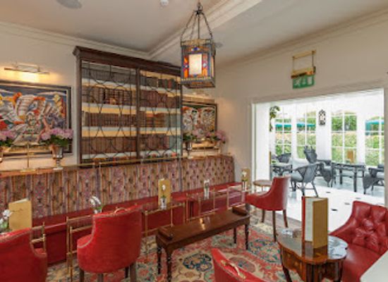 guernsey/st-saviour/bar/the-crown-club-at-old-government-house-hotel