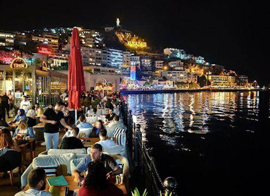 turkiye/kusadasi/bar/birrada-pub-cocktails