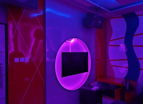 indonesia/pulau-moyo/bar/platinum-karaoke-cafe