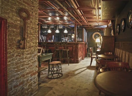wisconsin/lake-geneva/bar/the-speakeasy-bar-at-maxwell