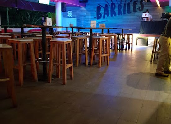 guatemala/motagua-valley/bar/barriles-sport-bar