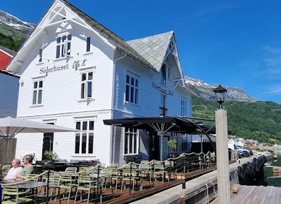 norway/trolltunga/bar/siderhuset-ola-k