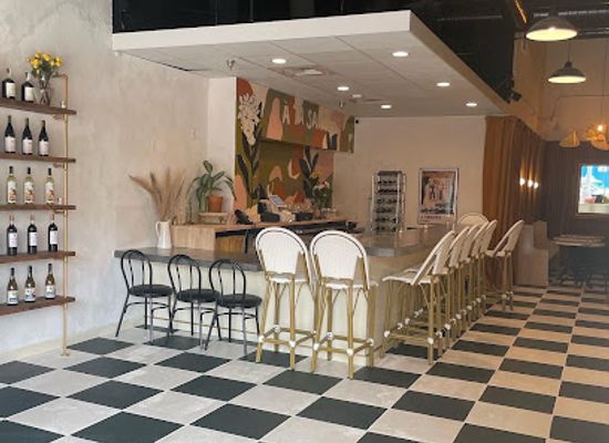 california/central-california/bar/lune-wine-bar-and-eatery