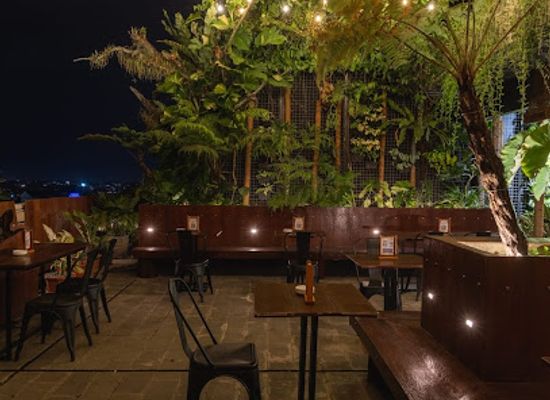indonesia/jambi/bar/clover-sky-lounge