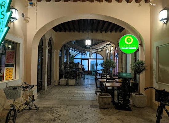 croatia/split/old-town/bar/pun-kufer-cocktail-bar