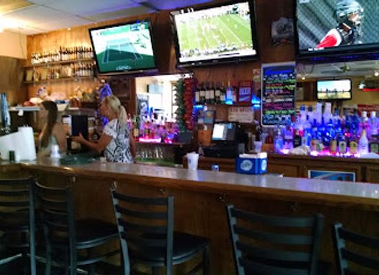 illinois/waukegan/bar/tr-s-front-row-on-greenwood