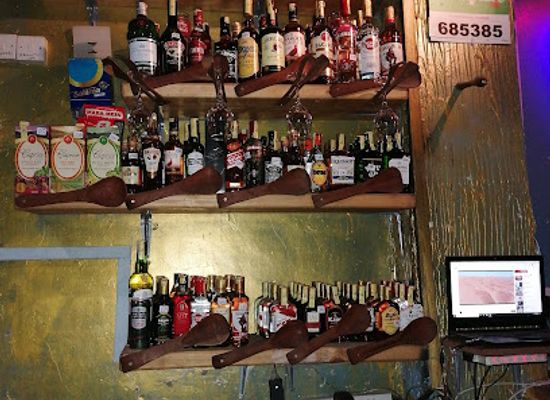 kenya/lake-naivasha/bar/lips-lounge