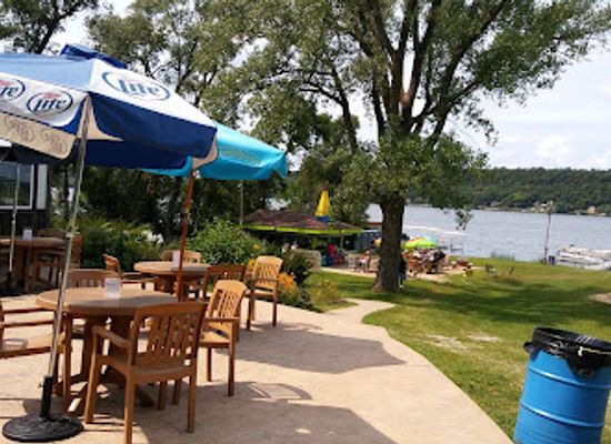 wisconsin/glacial-lake-wisconsin/bar/remi-s-thirsty-moose