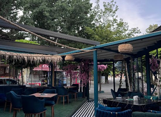 kosovo/nokshiq/bar/shade-lounge-bar