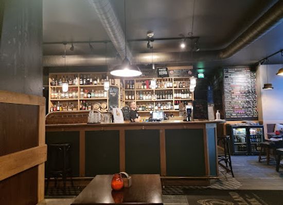finland/helsinki/punavuori/bar/black-door