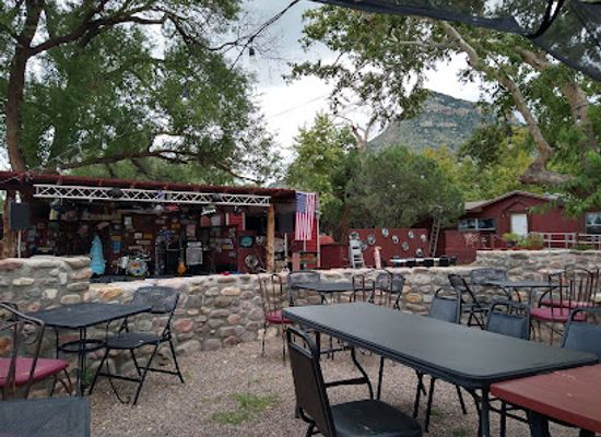 arizona/chiricahua-mountains/bar/portal-peak-lodge-store-cafe