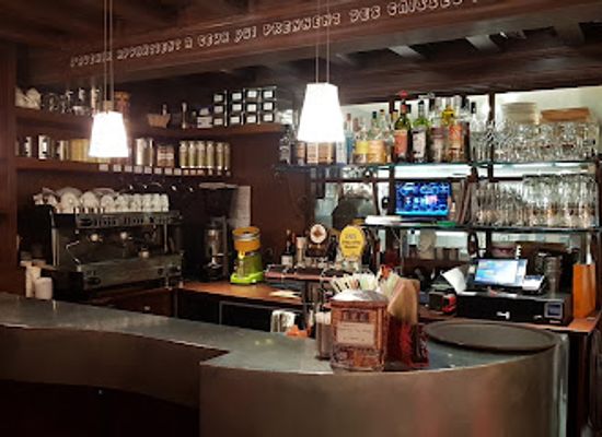 france/val-d-isere/bar/restaurant-le-salon-des-fous-val-d-isere