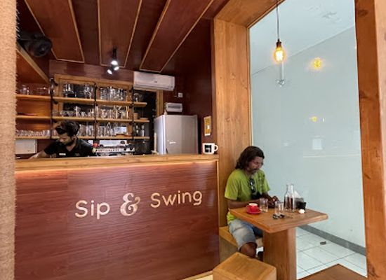 maldives/male/bar/undhoali-cafe-sip-swing