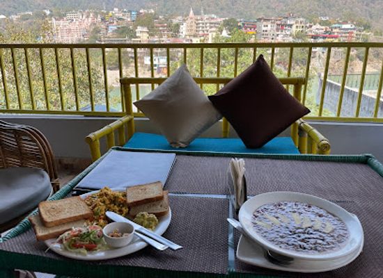 india/rishikesh/ram-jhula/bar/cafe-royale-rishikesh-coffee-house-and-restaurant
