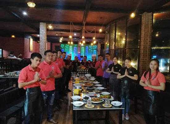 laos/phonsavan/bar/tree-town-restaurant-and-pub