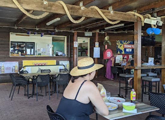 australia/fraser-island/bar/orchid-beach-trading-post-and-driftwood-bar