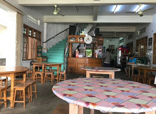 myanmar-burma/hsipaw/bar/law-chun-mr-food