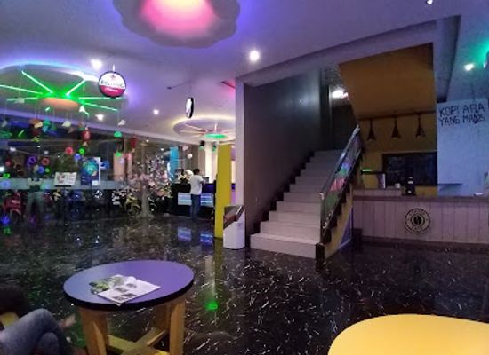indonesia/south-sulawesi/bar/sky-karaoke-keluarga-makassar-resto