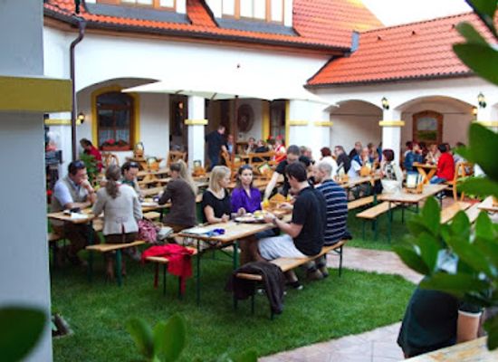 austria/weinviertel/bar/weingut-hirschbuchler-heuriger-gastezimmer