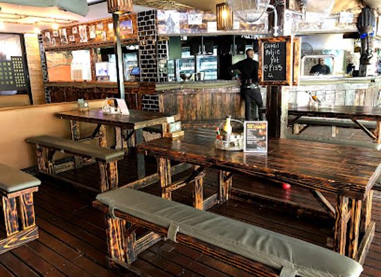 botswana/southern-district/bar/main-deck-restaurant-bar