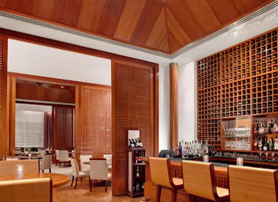guam/ypao-beach-park/bar/roy-s-lounge