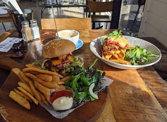 new-zealand/hawke-s-bay/bar/three-wise-birds-garden-bar