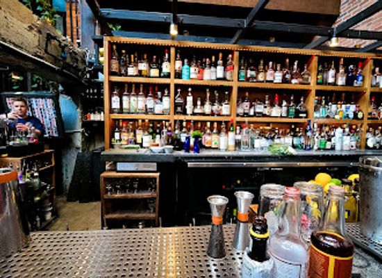 tennessee/nashville/music-row/bar/old-glory