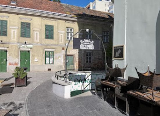 hungary/szekesfehervar/bar/varkocs-old-pub