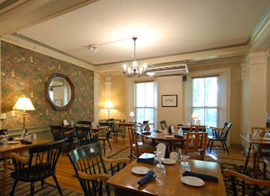 vermont/middlebury/bar/morgan-s-tavern-at-the-middlebury-inn