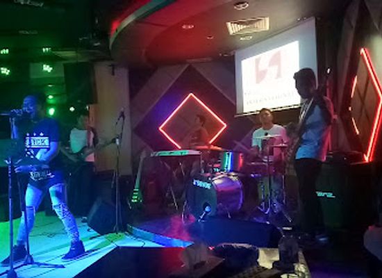 indonesia/north-sulawesi/bar/b-one-bar-and-karaoke